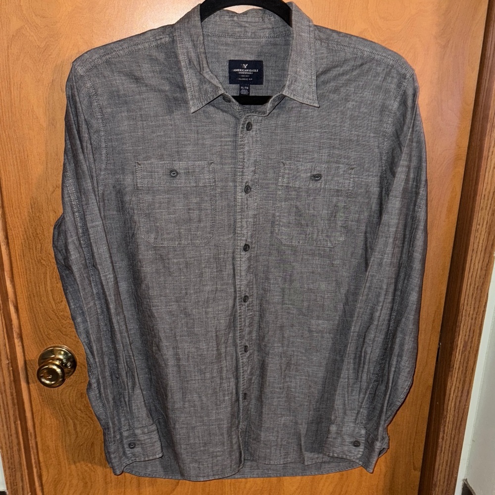American Eagle Outfitters Grey Chambray Classic Fit Button Down Size XL